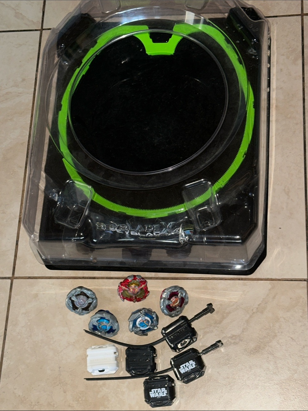 Beyblade Burst Stadium i with Assorted Tops - Picture 2 of 4